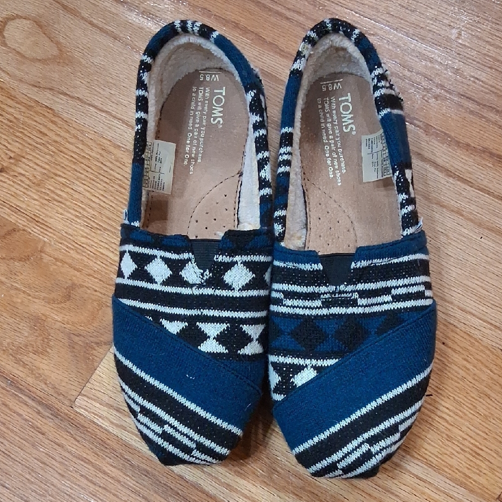TOMS Women's Teal and Black Patterned Moccasins